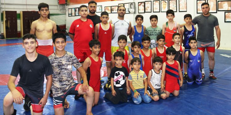 خانه کشتی همدان مربی علی محبی