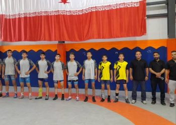 بردشیرین همدان در لیگ نوجوان کشتی دربرابرتیم قم با نتیجه ۹بر۱